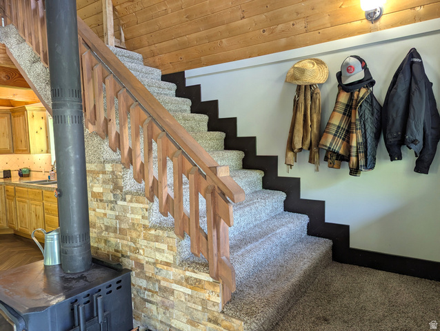 Stairs / Entry