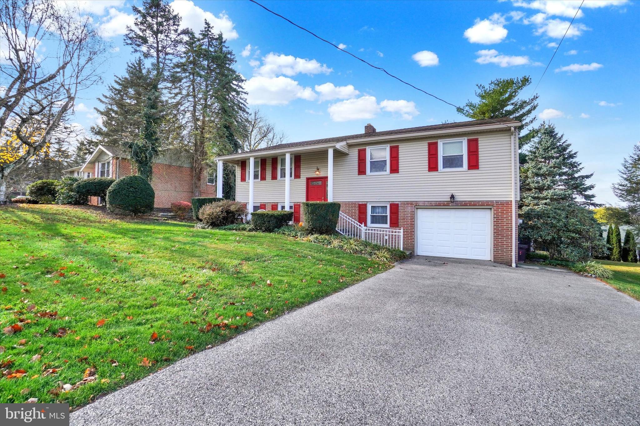 442 Pinehurst Road York, PA 17402 - Photo 2 of 26 Gallery Image 2