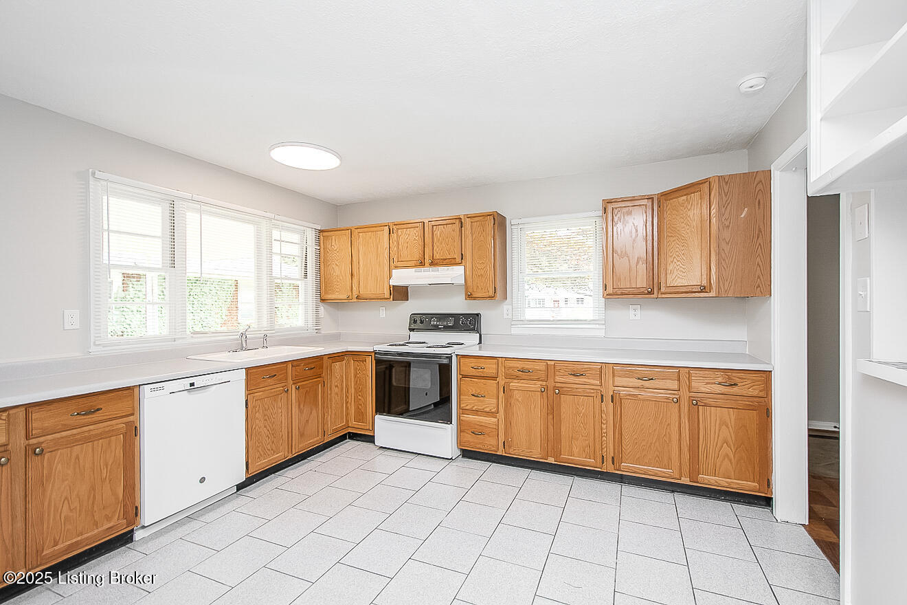 3111 Radiance Road Louisville, KY 40220 - Photo 12 of 37 Kitchen