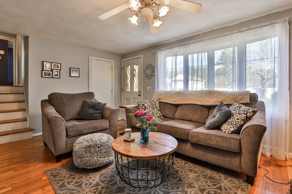 15 Bellflower Road Billerica, MA 01821 - Photo 2 of 27