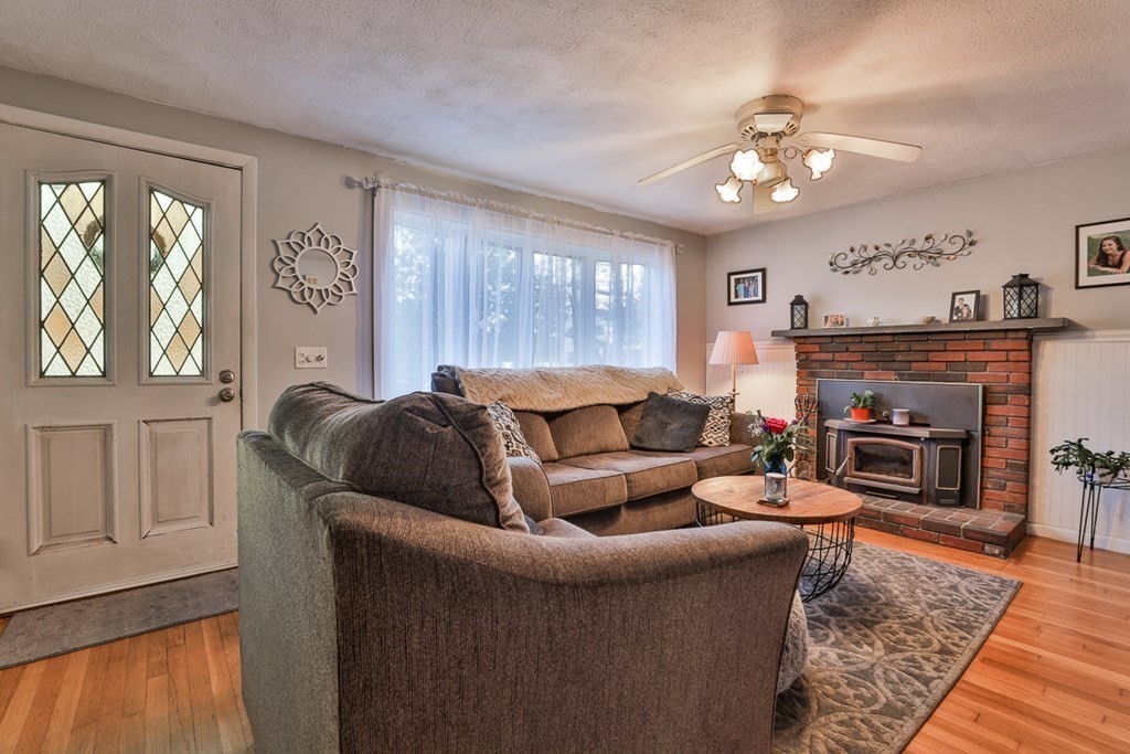 15 Bellflower Road Billerica, MA 01821 - Photo 3 of 27