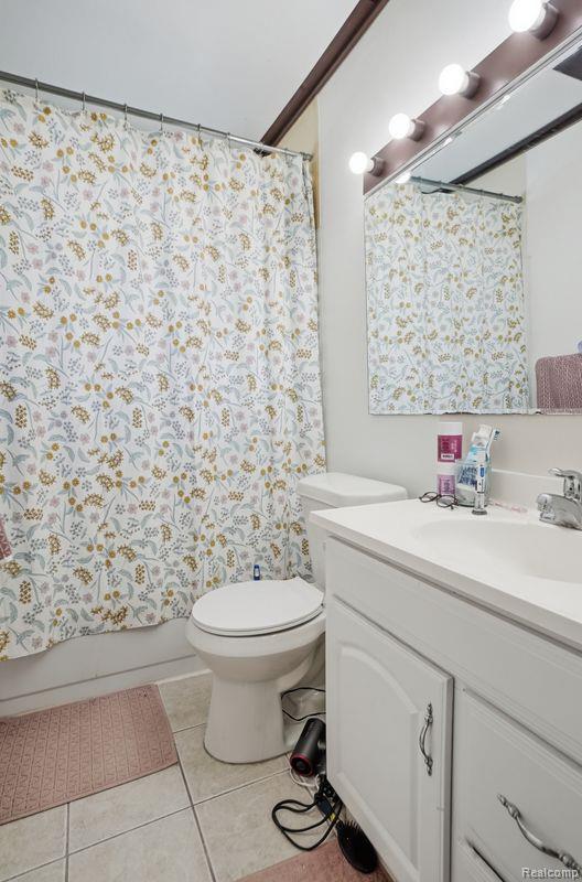 224 Chandler Street Romeo, MI 48065 - Photo 12 of 28 Full bath with vanity, light tile patterned floors, and shower / tub combo