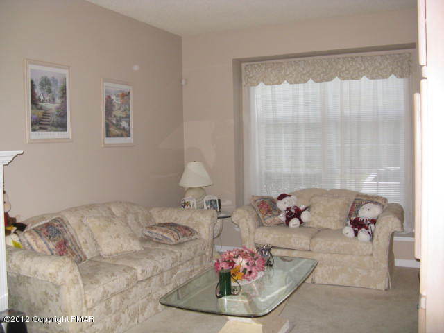 7747 Goose Pond Road Tobyhanna, PA 18466 - Photo 9 of 15 Livingroom