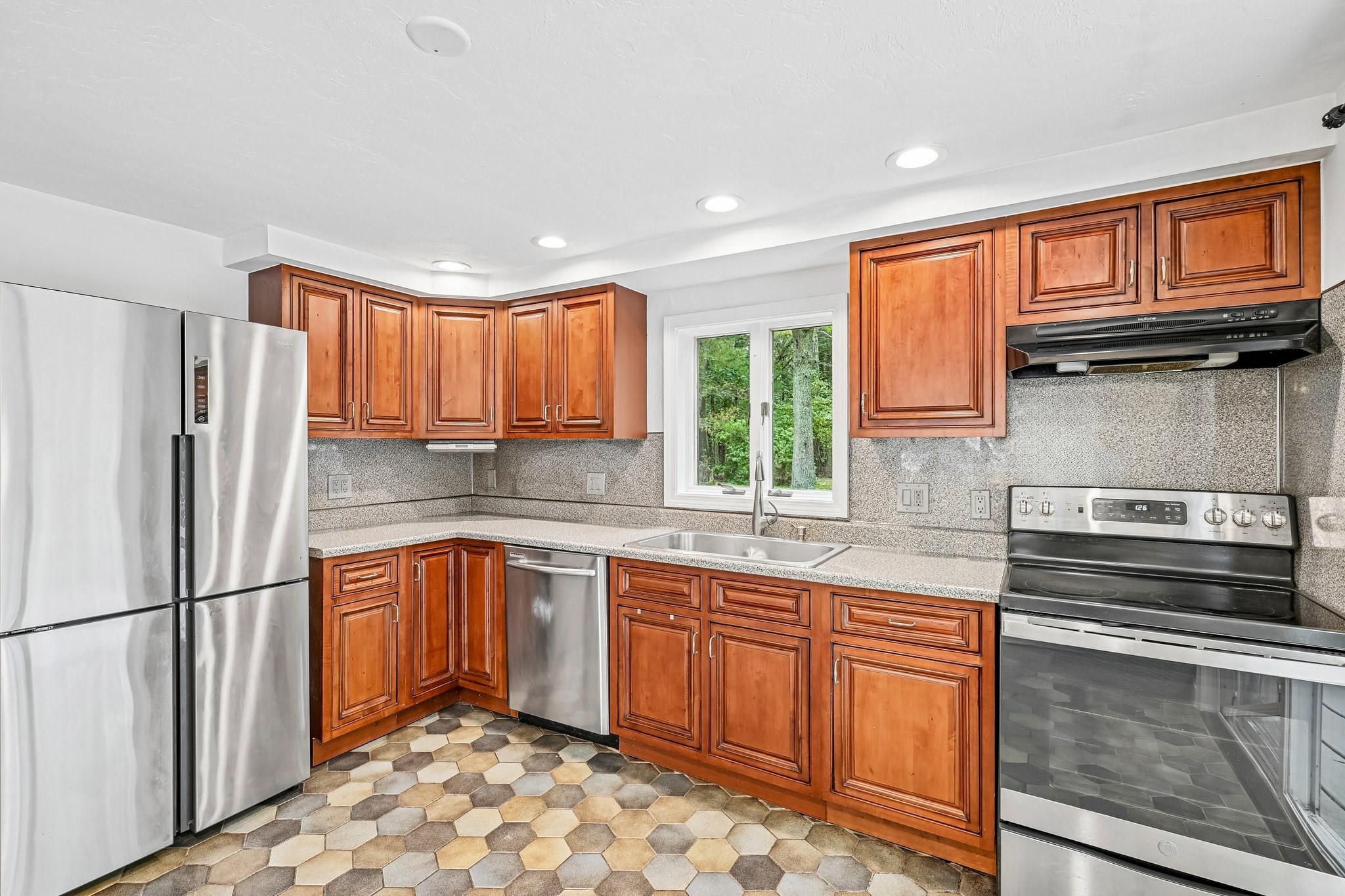18 Eleanor Road Walpole, MA 02081 - Photo 15 of 38 Gallery Image 15