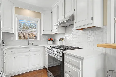 $435,000 | 2711 West 73rd Terrace, Prairie Village, KS 66208