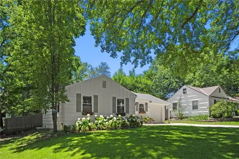 $435,000 | 2711 West 73rd Terrace, Prairie Village, KS 66208