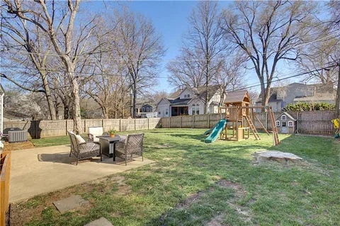 $435,000 | 2711 West 73rd Terrace, Prairie Village, KS 66208