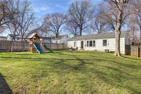 $435,000 | 2711 West 73rd Terrace, Prairie Village, KS 66208