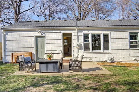 $435,000 | 2711 West 73rd Terrace, Prairie Village, KS 66208