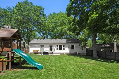 $435,000 | 2711 West 73rd Terrace, Prairie Village, KS 66208