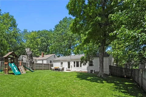 $435,000 | 2711 West 73rd Terrace, Prairie Village, KS 66208