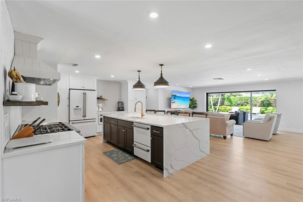 4222 Crayton Road Naples, FL 34103 - Photo 12 of 46