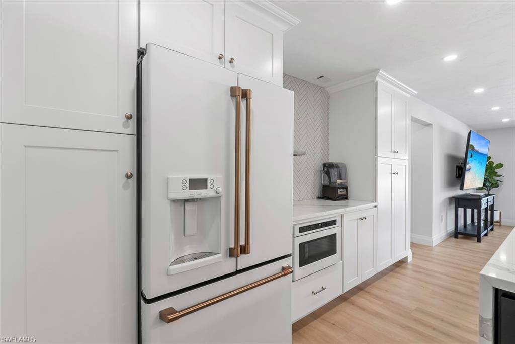 4222 Crayton Road Naples, FL 34103 - Photo 15 of 46