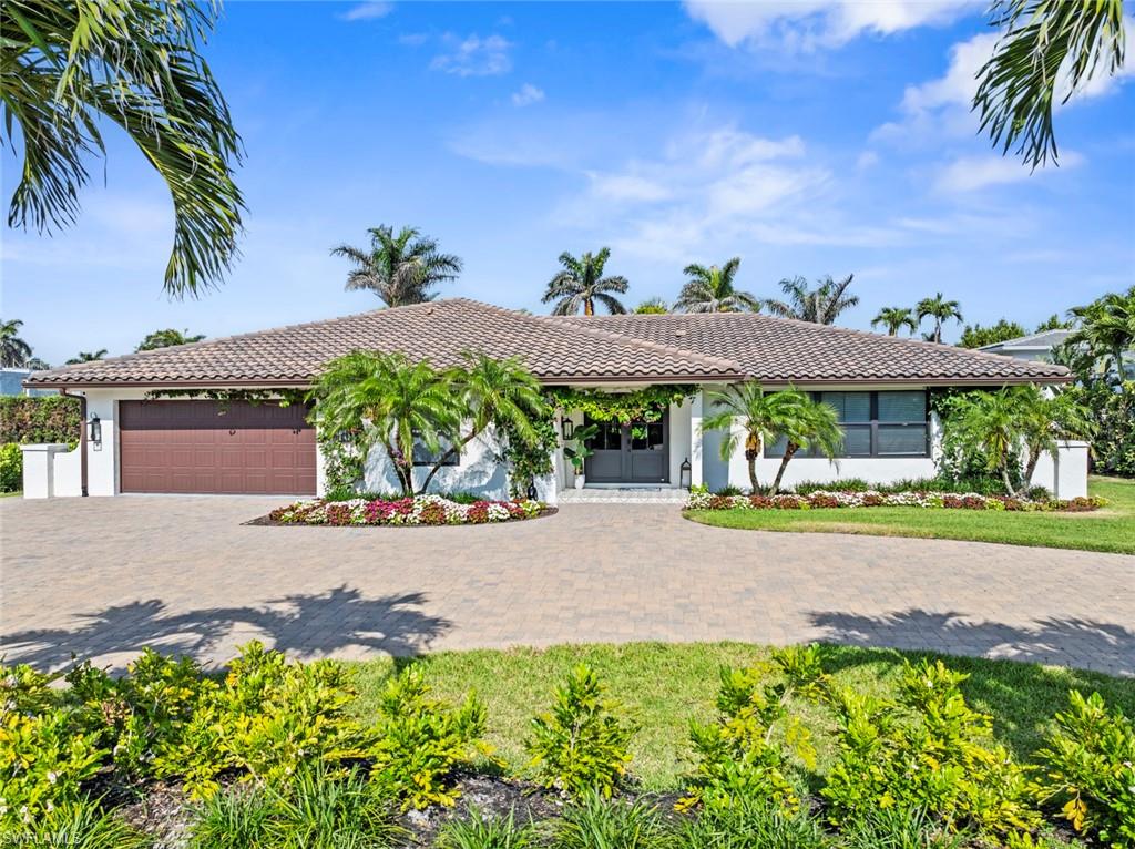 4222 Crayton Road Naples, FL 34103 - Photo 3 of 46