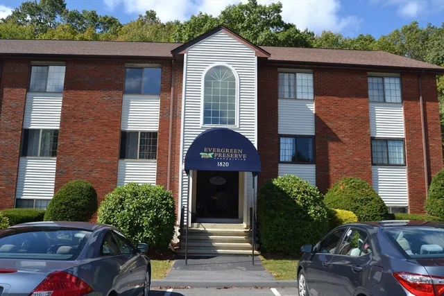 $284,000 | 1820 Skyline Drive, Unit 18, Lowell, MA 01854
