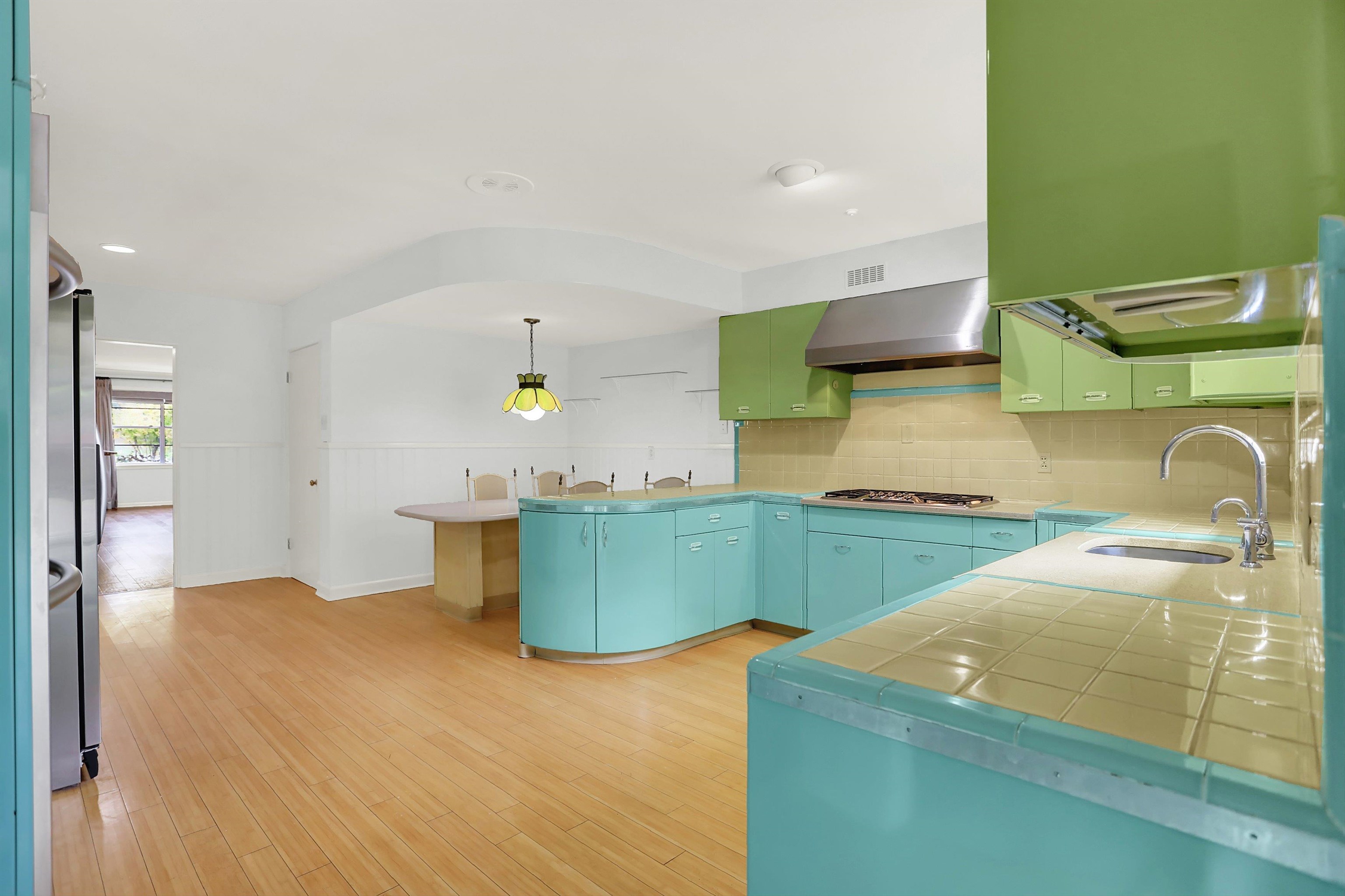 280 Waring Road Memphis, TN 38117 - Photo 13 of 38 a kitchen that has a sink and a stove