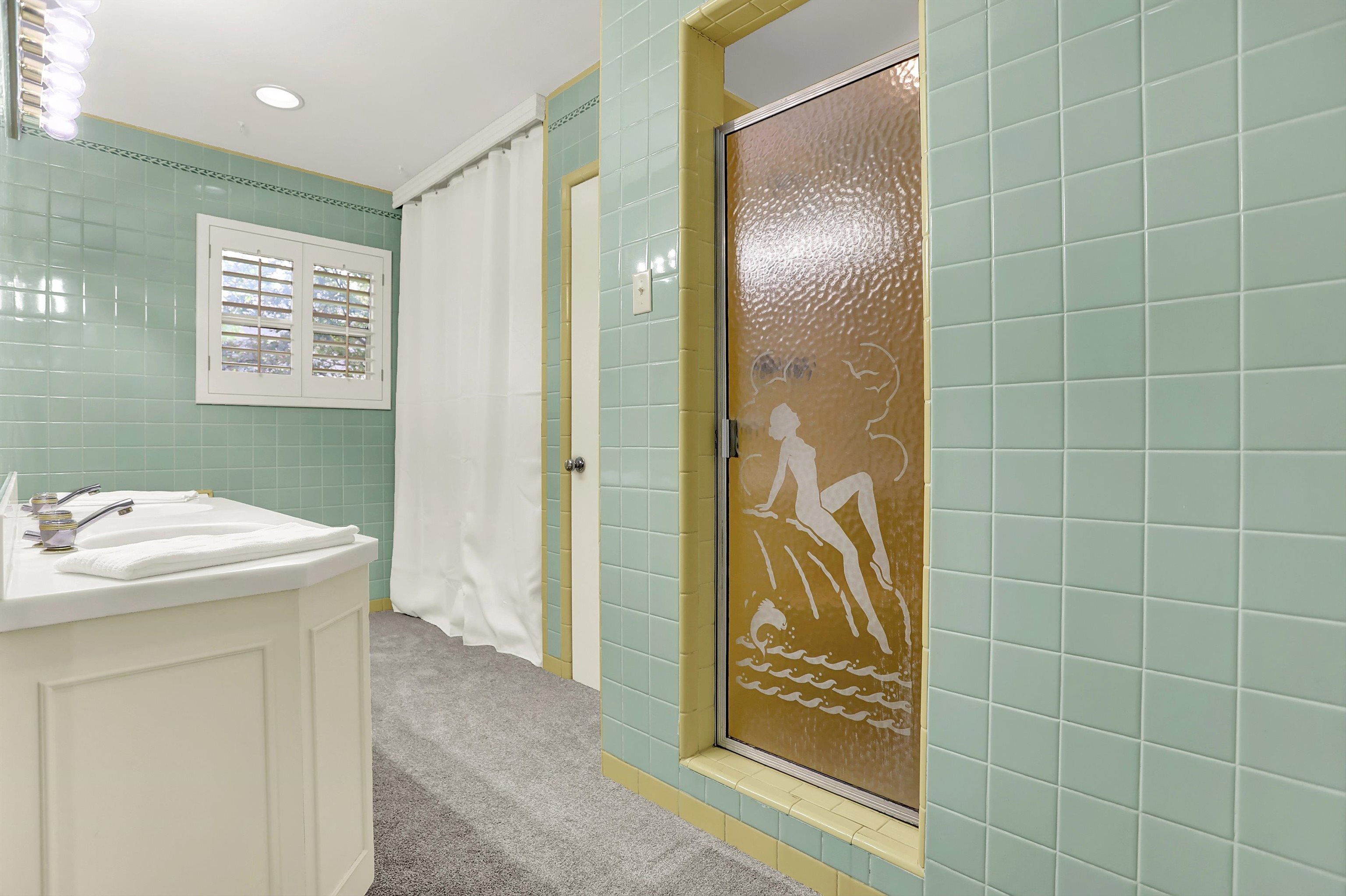 280 Waring Road Memphis, TN 38117 - Photo 33 of 38 a view of bathroom with shower