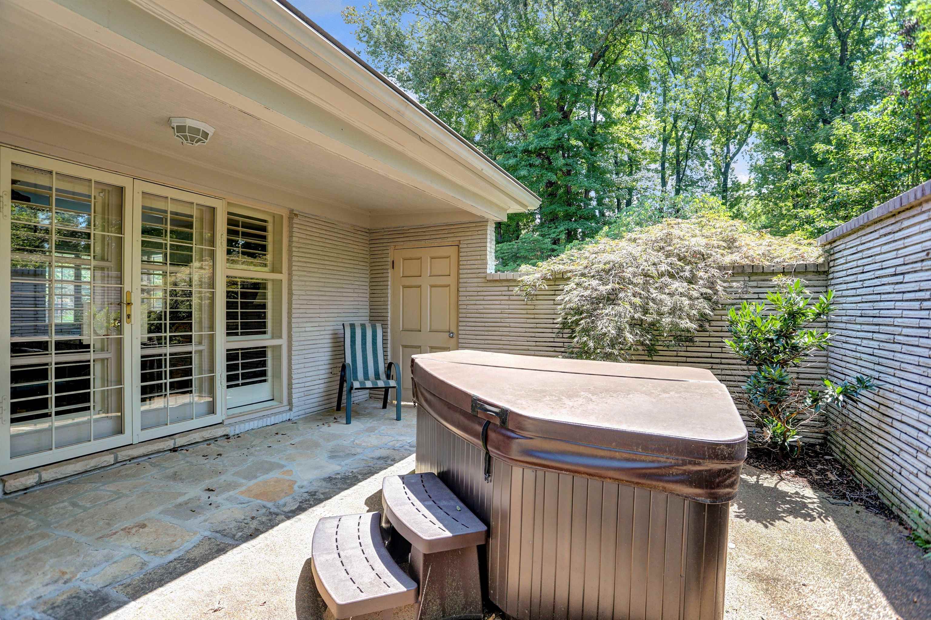 280 Waring Road Memphis, TN 38117 - Photo 35 of 38 a view of outdoor space and yard