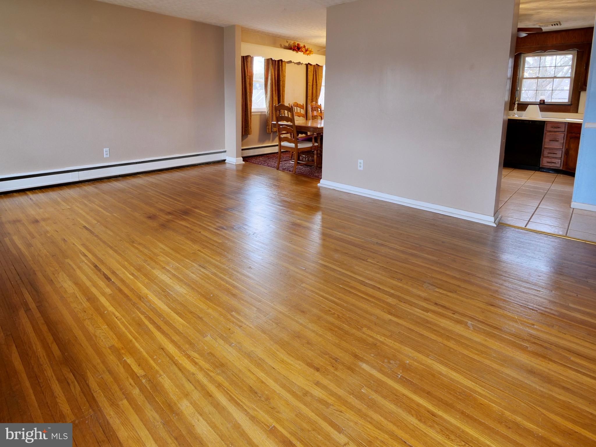 606 Cambridge Road Brookhaven, PA 19015 - Photo 7 of 21 Living room