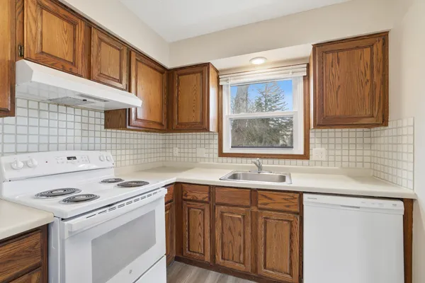 $139,500 | 6333 Alderwood Circle, Unit B, Woodbury, MN 55125