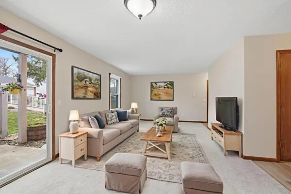 $139,500 | 6333 Alderwood Circle, Unit B, Woodbury, MN 55125