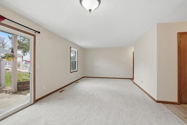 $139,500 | 6333 Alderwood Circle, Unit B, Woodbury, MN 55125
