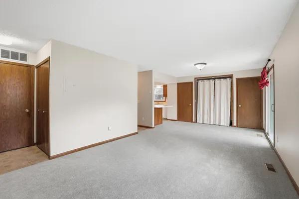 $139,500 | 6333 Alderwood Circle, Unit B, Woodbury, MN 55125