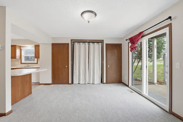 $139,500 | 6333 Alderwood Circle, Unit B, Woodbury, MN 55125