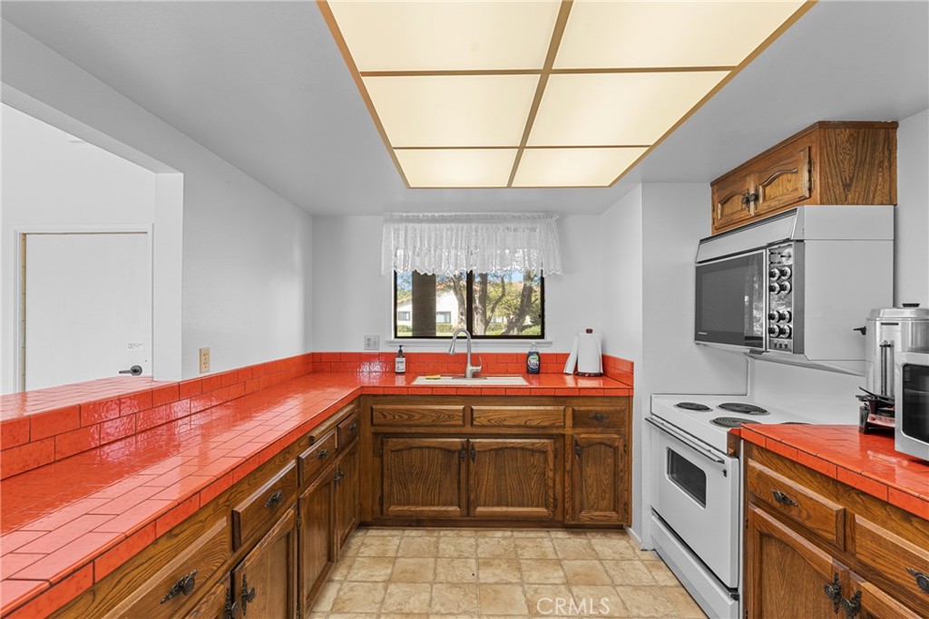 166 Tallyho Road Santa Maria, CA 93455 - Photo 46 of 46 Association Clubhouse