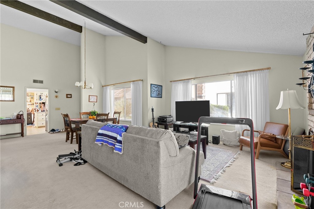 166 Tallyho Road Santa Maria, CA 93455 - Photo 6 of 46 Living Room