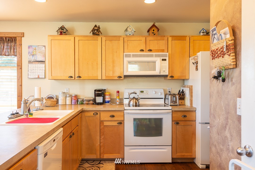 10440 Grove Road Southeast Yelm, WA 98597 - Photo 6 of 25 Gallery Image 6