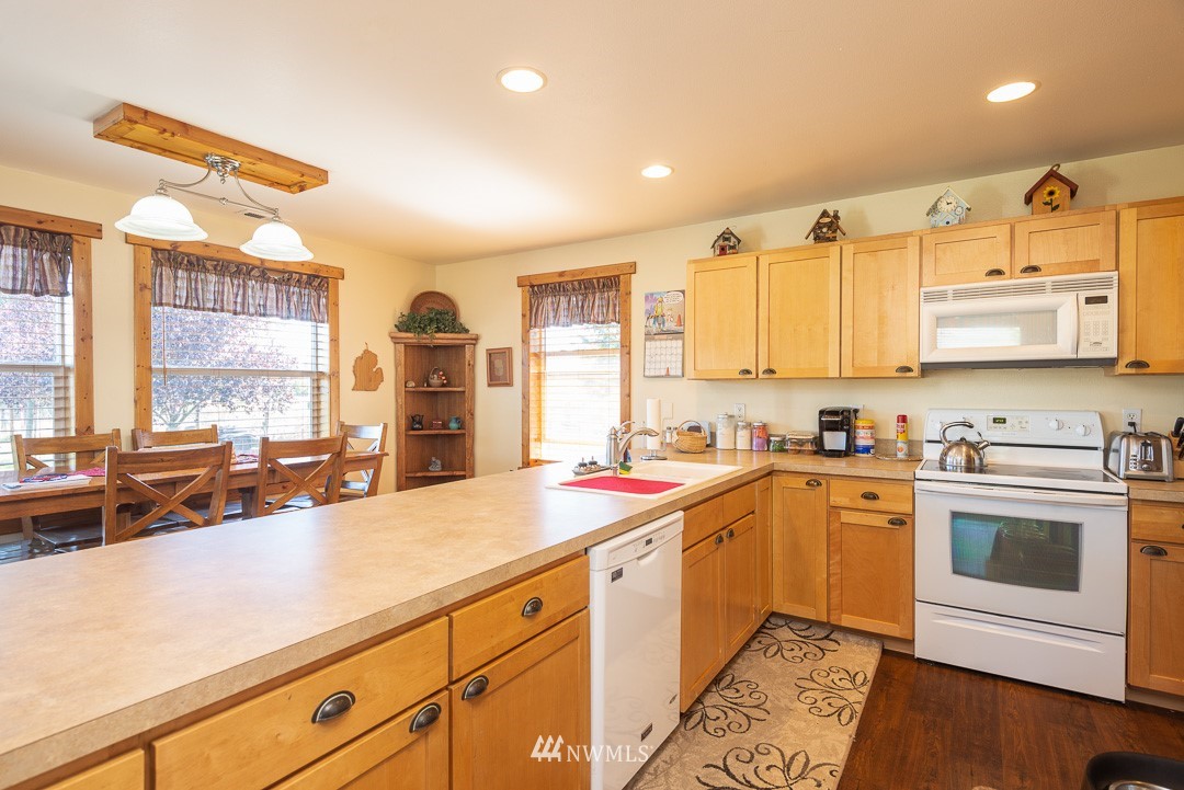 10440 Grove Road Southeast Yelm, WA 98597 - Photo 7 of 25 Gallery Image 7