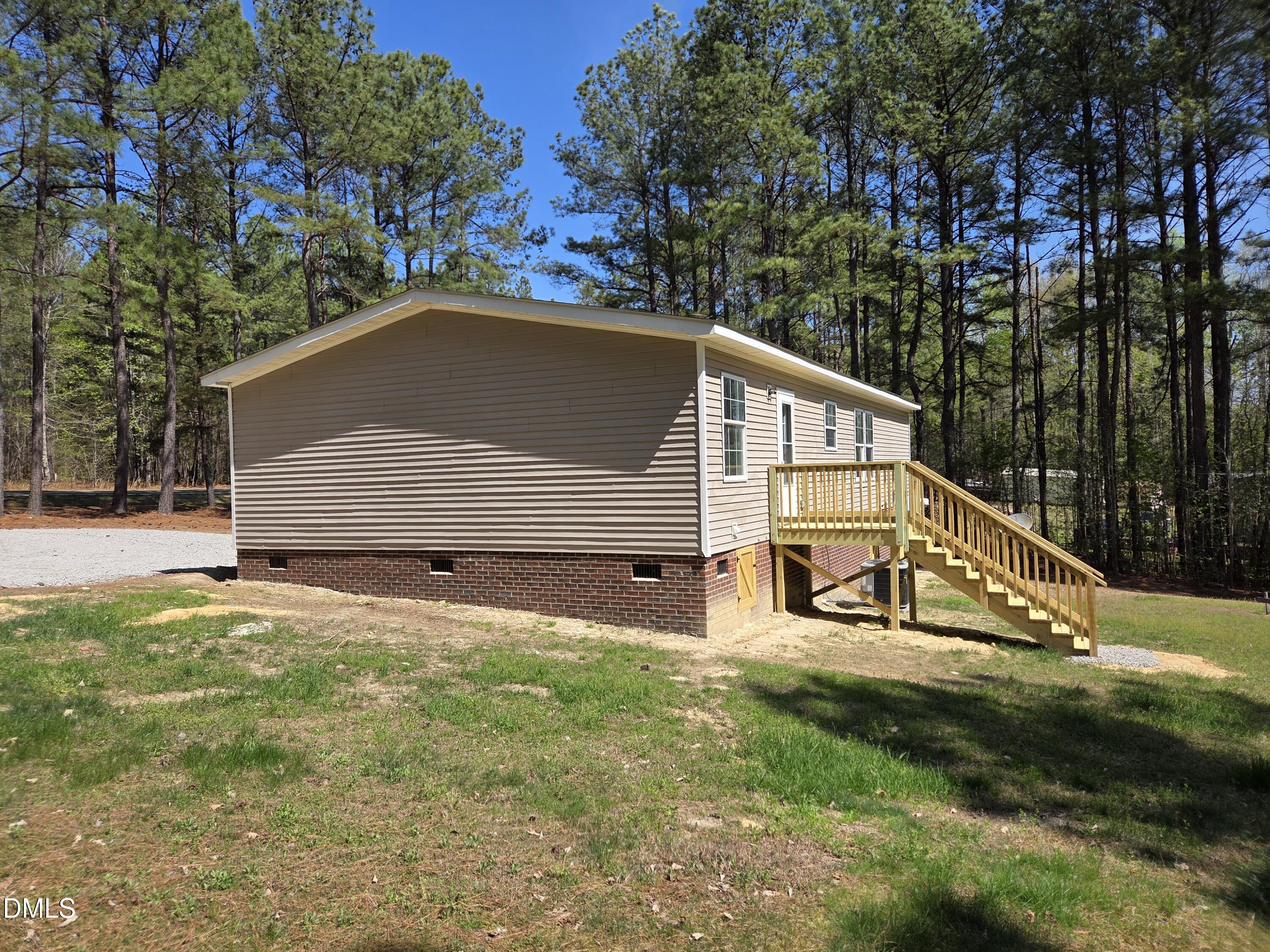 664 Glebe Road Henderson, NC 27537 - Photo 4 of 44 a view of a house with backyard and sitting area