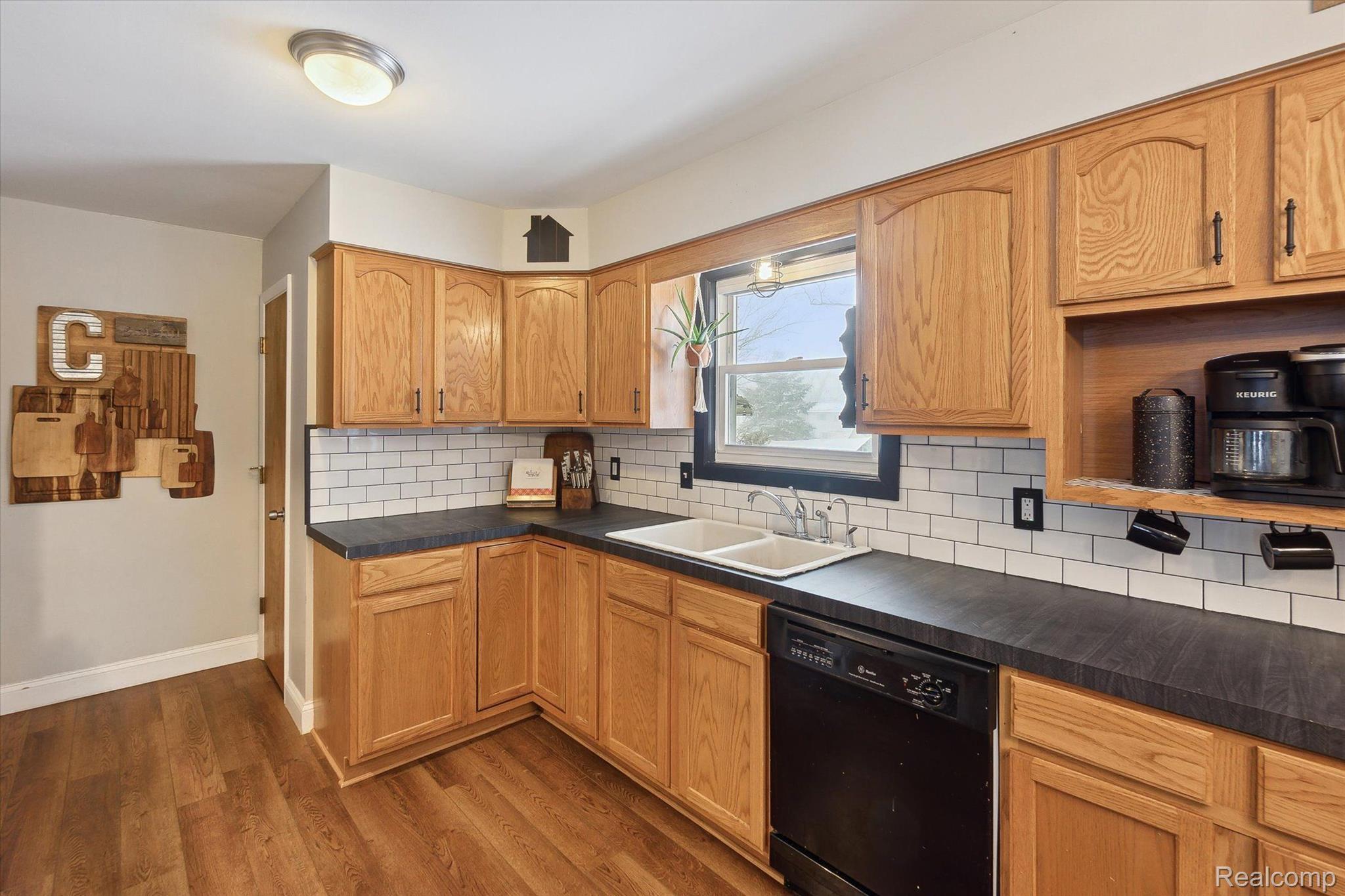 6100 South New Lothrop Road Durand, MI 48429 - Photo 9 of 38 Gallery Image 9