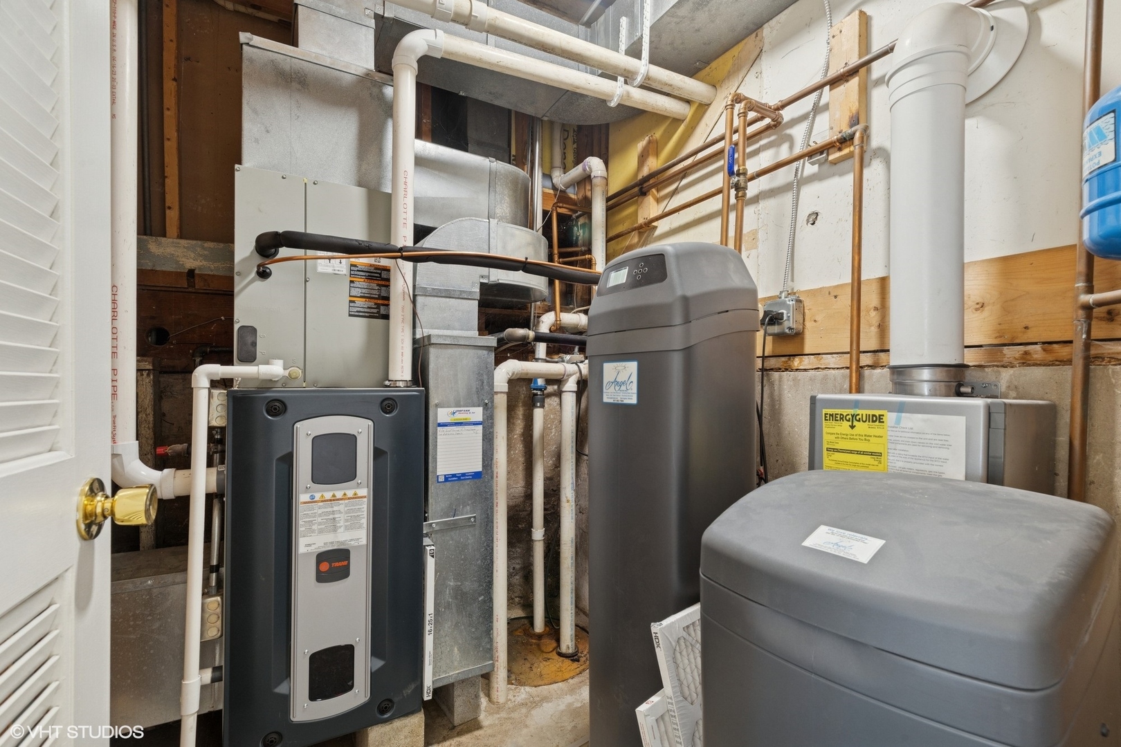 701 North Harrison Street Algonquin, IL 60102 - Photo 16 of 28 a utility room with dryer and washer