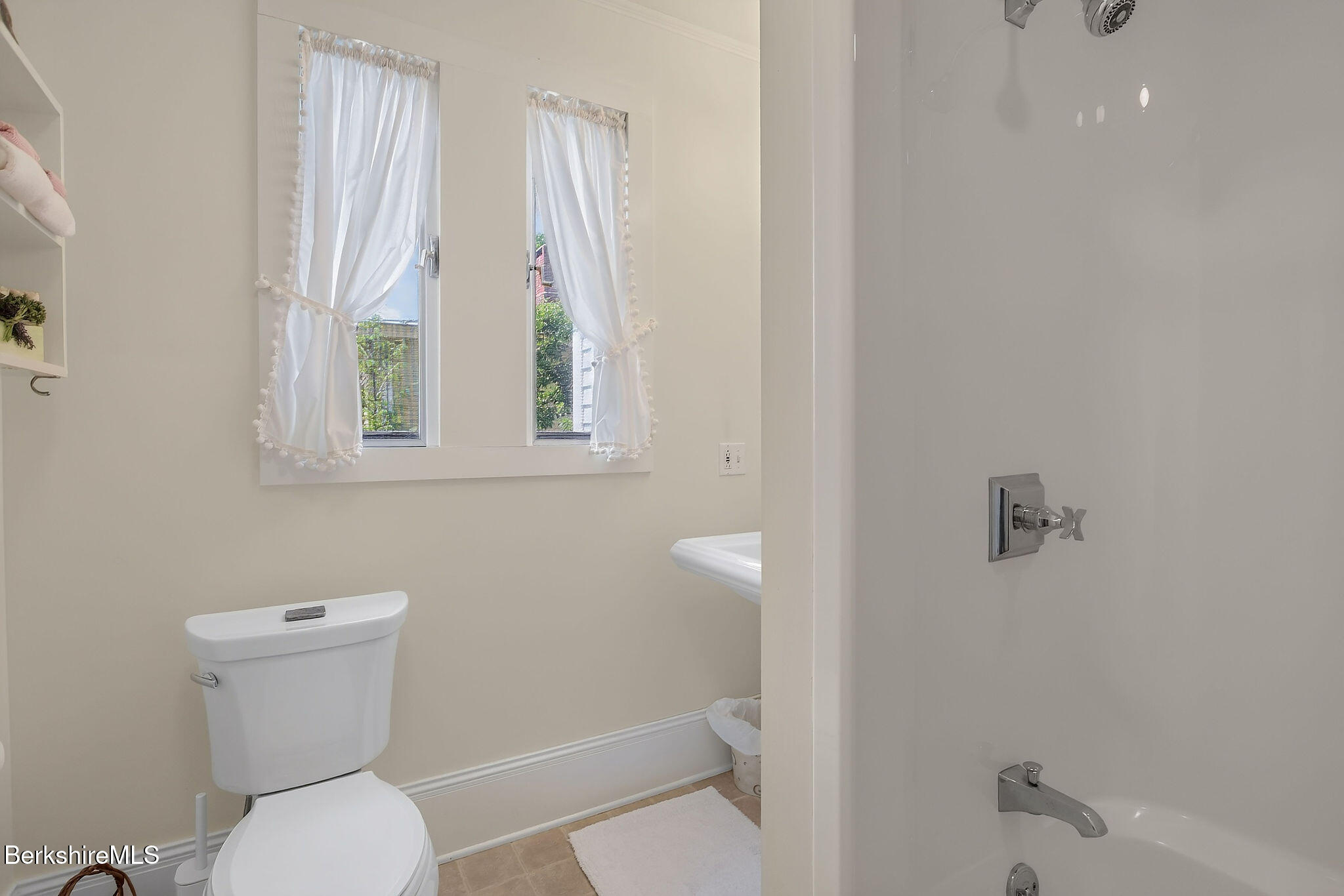 41 Main Street, Unit 7 Stockbridge, MA 01262 - Photo 13 of 16 Bathroom