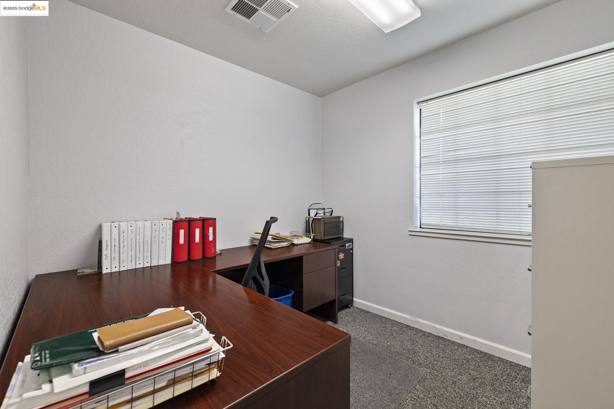 21663 Brian Lane Sonora, CA 95370 - Photo 3 of 9 a living room with furniture