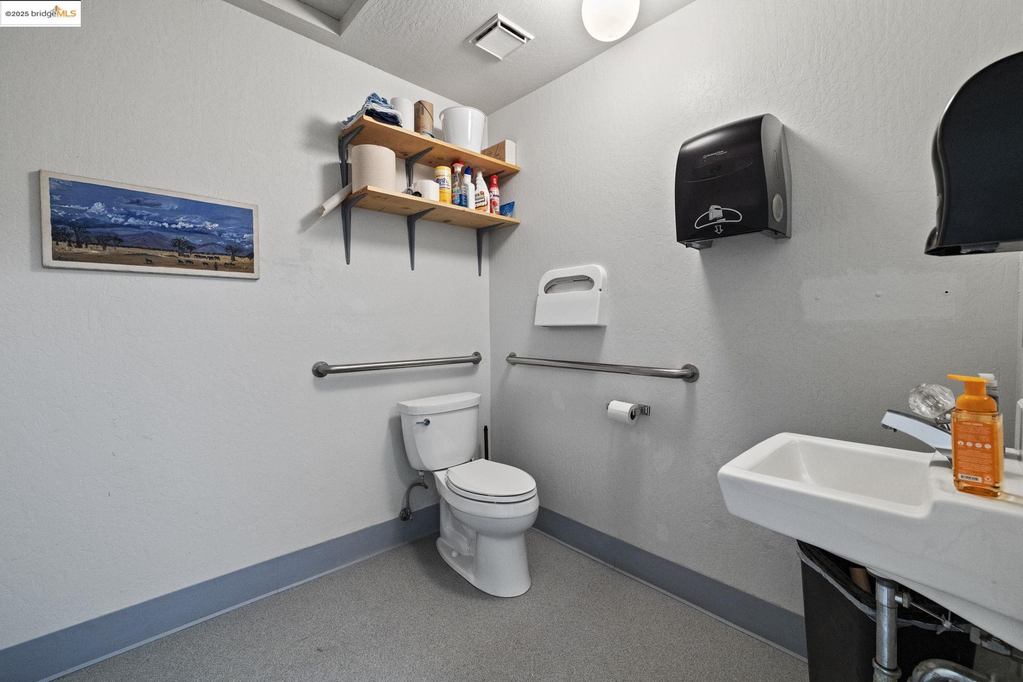 21663 Brian Lane Sonora, CA 95370 - Photo 4 of 9 a bathroom with a toilet and a sink