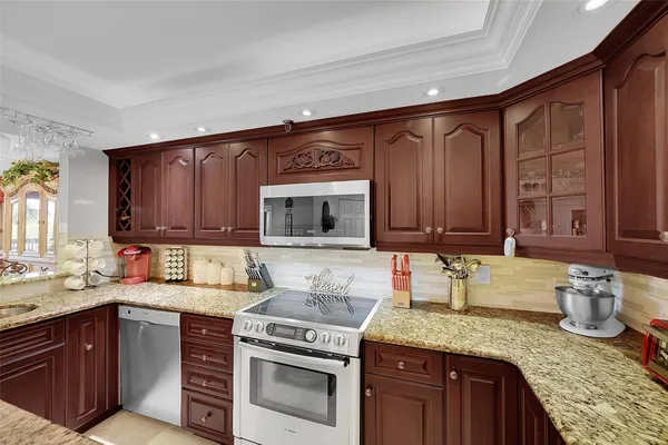 $648,788 | 2900 Northeast 14th Street Causeway, Unit 304, Pompano Beach, FL 33062