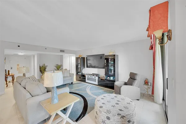 $648,788 | 2900 Northeast 14th Street Causeway, Unit 304, Pompano Beach, FL 33062