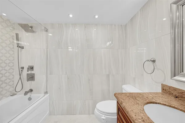 $648,788 | 2900 Northeast 14th Street Causeway, Unit 304, Pompano Beach, FL 33062