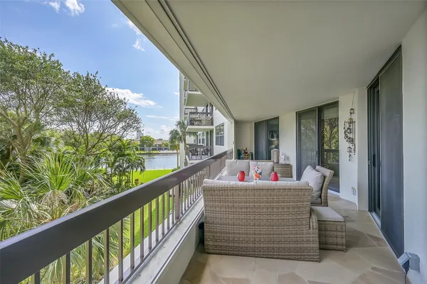 $648,788 | 2900 Northeast 14th Street Causeway, Unit 304, Pompano Beach, FL 33062