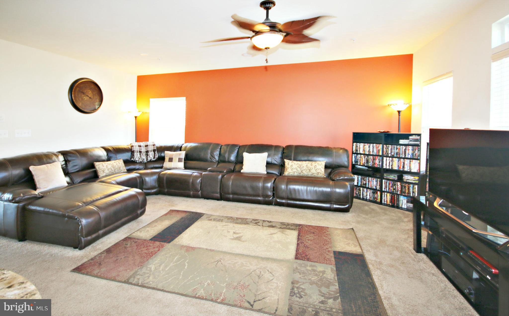 14219 Lusby Ridge Road Accokeek, MD 20607 - Photo 3 of 24 Living Room
