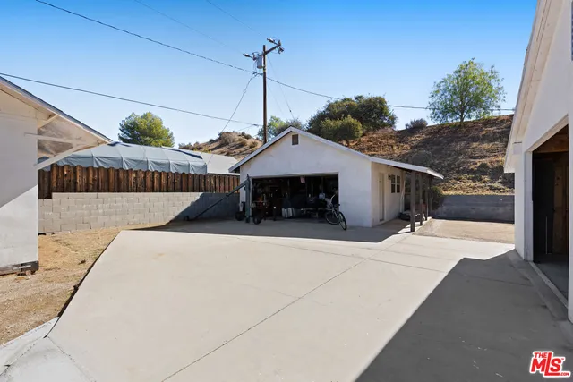 $2,000,000 | 16166 Sierra Highway, Santa Clarita, CA 91390