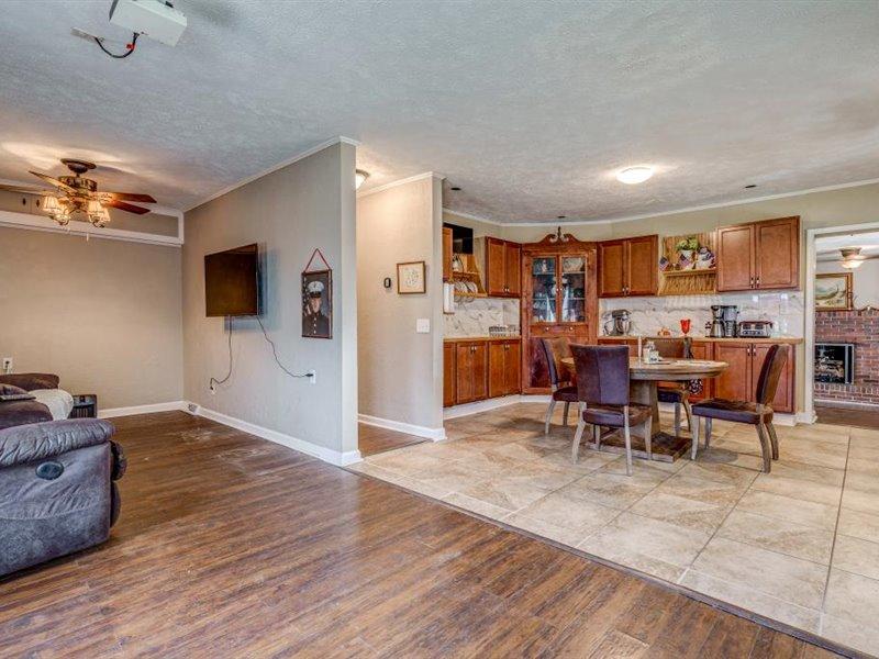 2331 Callaway Road Rocky Mount, VA 24151 - Photo 4 of 26 a view of a livingroom and dining room