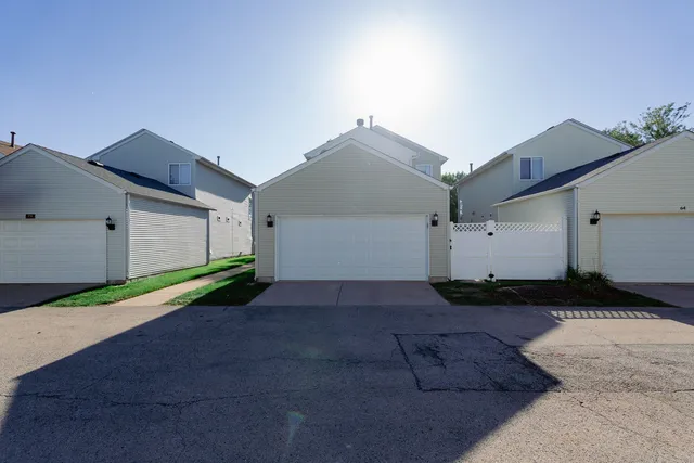 $290,000 | 68 Freesia Drive, Romeoville, IL 60446