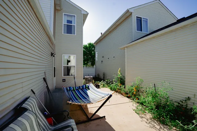 $290,000 | 68 Freesia Drive, Romeoville, IL 60446