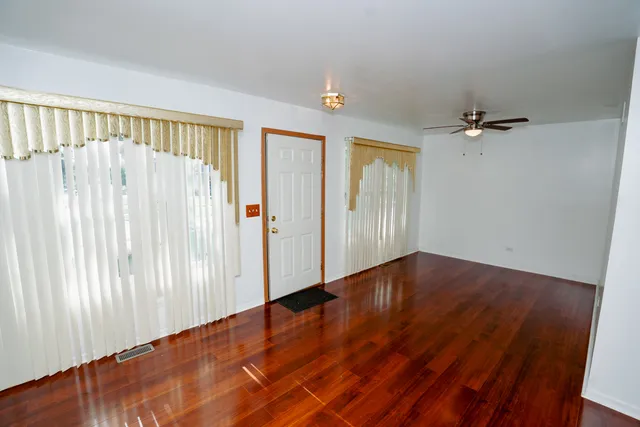 $290,000 | 68 Freesia Drive, Romeoville, IL 60446