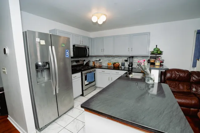 $290,000 | 68 Freesia Drive, Romeoville, IL 60446