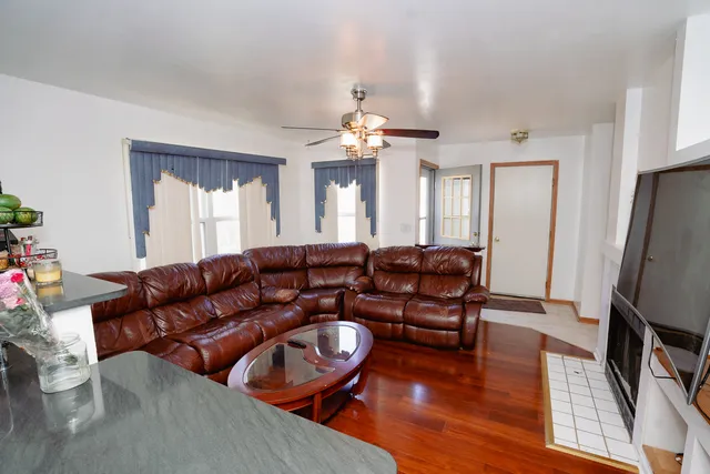 $290,000 | 68 Freesia Drive, Romeoville, IL 60446